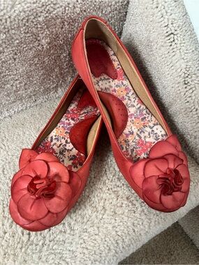 Born Women’s Leather Red Rosette 6 Ballet Shoe Flats Boho Whimsical Romantic